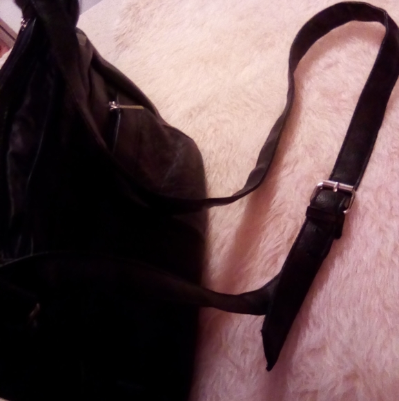 EMBASSY WOMEN'S CROSSBODY ADAPTABLE QUALITY LEATHER PURSE BLACK COLOR. - Picture 5 of 5